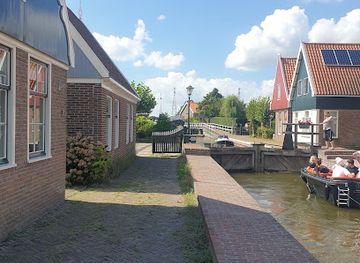 netherlands/ijsselmeer-polders/shop/bram-aagie-t-kleinste-snoepwinkeltje-van-nederland