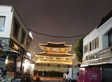 south-korea/jeonju/pungnammun-gate/shop/pungnammun-gate
