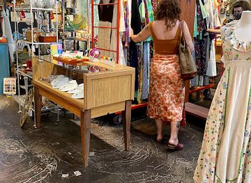 florida/orlando-theme-parks-area/shop/the-lovely-boutique-market