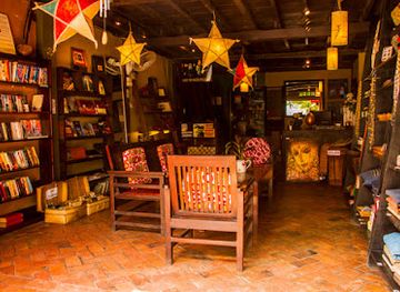 laos/luang-prabang/shop/l-etranger-books-tea