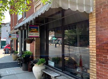 massachusetts/mohawk-trail/shop/trolley-stop-antiques-collectibles