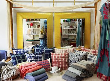 cambodia/siem-reap/shop/louise-loubatieres-gallery