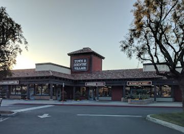 california/bakersfield/shop/town-and-country-village-shopping-center