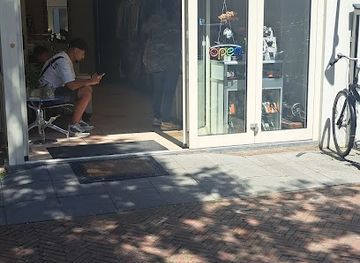 netherlands/rivierenland/shop/souvenirshop-tiel