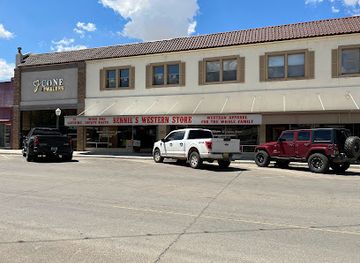new-mexico/carlsbad-caverns/shop/bennie-s-western-wear-workwear