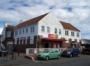 guernsey/vazon-bay/shop/iceland-supermarket-cobo
