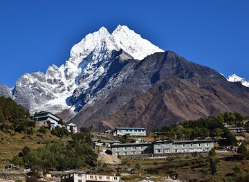 nepal/namche-bazaar/shop/local-market