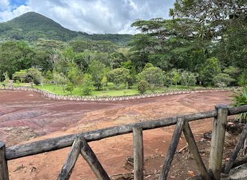 mauritius/chamarel-coloured-earth/shop/seven-colored-earth-ground-zero