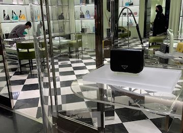 saudi-arabia/riyadh/al-olaya/shop/prada-riyadh-centria-mall-woman