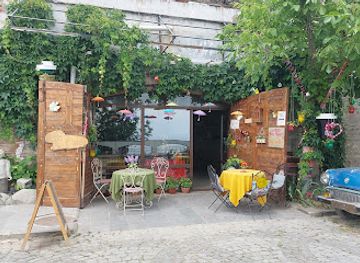 georgia/sighnaghi/shop/nana-papa-shouse