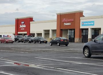 new-york/ithaca/shop/cayuga-shopping-center