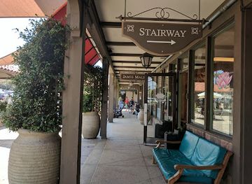 california/los-angeles/malibu/shop/point-dume-village