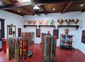 guatemala/antigua-guatemala/shop/los-colores-de-la-tierra-ii