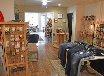 iowa/pikes-peak-state-park/shop/emerald-grove-boutique