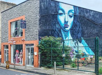 ireland/limerick/shop/glowing-girlies