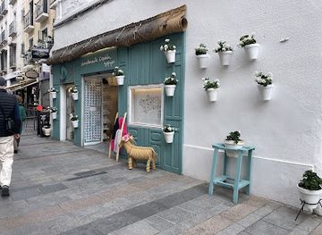 spain/cordoba/la-juderia/shop/simplemente-cordoba-by-sol-courrege-bone