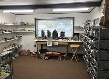 south-dakota/custer/shop/dave-s-rock-shop