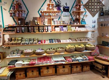 croatia/dubrovnik/old-town/shop/gift-art-shop-medusa