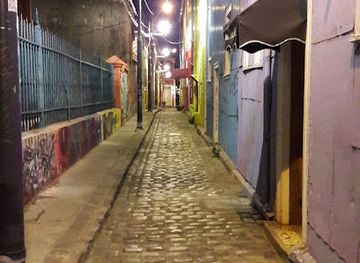 chile/valparaiso/cerro-alegre/shop/galeria-pierre-loti