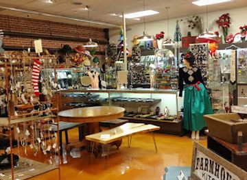 illinois/champaign/shop/crossroads-corner-consignment