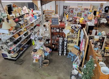 west-virginia/fairmont/shop/the-junk-trunk-llc