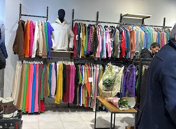 france/auvergne-volcanoes/shop/lac-et-volcan-concept-store