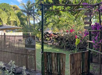 saint-vincent-and-the-grenadines/young-island/shop/greenhouse-cafe-at-lagoon-marketplace