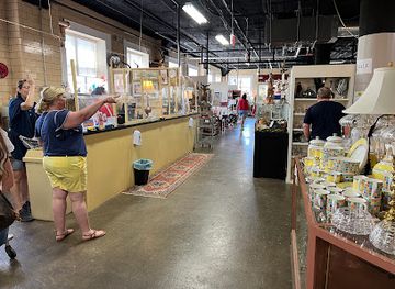 kentucky/louisville/shop/mellwood-antiques-interiors