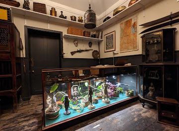 united-kingdom/edinburgh/shop/circus-vintage-and-curios