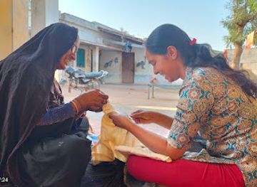 india/kutch/shop/hands-of-kutch-fashion-apparel-and-design