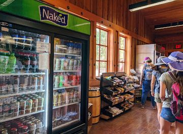 california/yosemite-national-park/shop/glacier-point-gift-shop-snack-stand