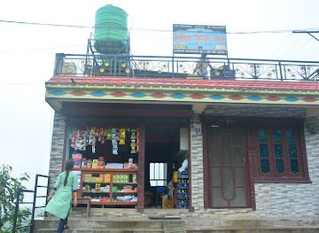 nepal/pokhara/sarangkot/shop/tilija-kirana-shop