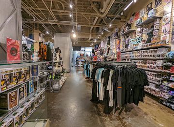 california/hollywood/shop/hot-topic