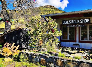 california/yosemite-village/shop/yosemite-rocks-gifts