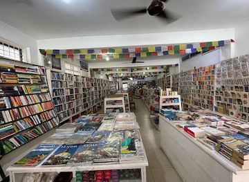 nepal/pokhara/lakeside/shop/fishtail-book-shop-souvenir-store