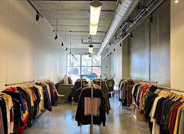 iowa/des-moines/shop/goldeneye-curations