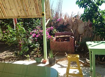 jamaica/treasure-beach-area/shop/hold-a-vibz-cafe