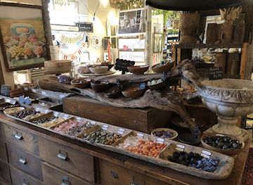massachusetts/worcester-county/shop/hunt-gather-vintage-market-llc