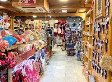 spain/seville/shop/ceramica-santa-cruz