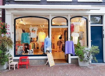 netherlands/amsterdam/jordaan/shop/almost-summer-store-by-universe-on-a-t-shirt