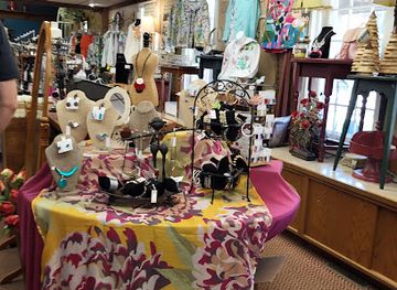 iowa/amana-colonies/shop/yana-s-ladies-boutique