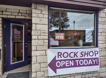 wisconsin/lake-superior-lowland/shop/new-moon-rock-shop