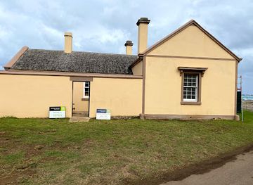 norfolk-island/the-arches/shop/the-r-e-o