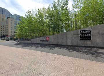 canada/toronto/harbourfront/shop/lillon-boutique