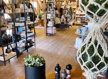 iceland/grundarfjorour-area/shop/utgeroin-concept-store-wine-room