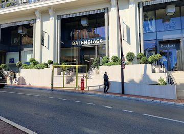 monaco/monte-carlo-beach/shop/balenciaga