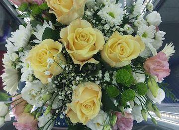 malta/gzira/shop/flowers-more