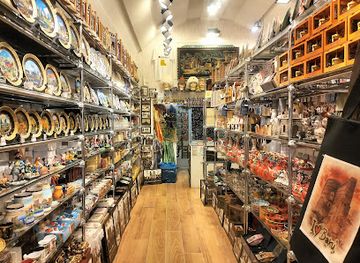 azerbaijan/baku/fountain-square/shop/xari-bulbul-suvenir-shop