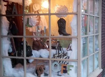 pennsylvania/gettysburg/shop/the-glass-slipper-boutique