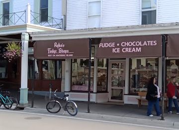 michigan/mackinac-island/shop/ryba-s-fudge-shop-mall-store